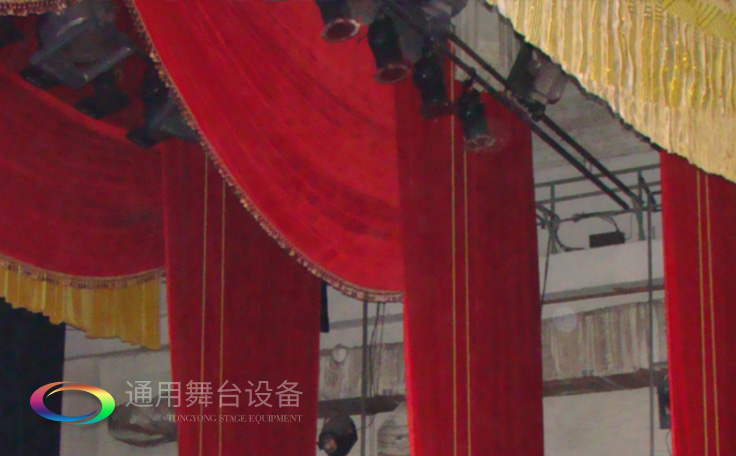 提升舞臺美感設(shè)計(jì)、增強(qiáng)舞臺透視!寬幅平紋細(xì)布橫側(cè)阻燃幕布