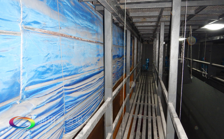 設置在舞臺上空，以金屬排架懸掛燈具的設備——燈光吊架Side lighting ladder通用舞臺阻燃幕布